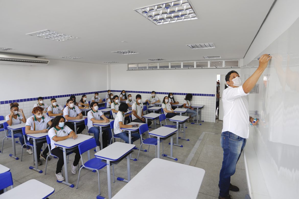 Fortaleza adere ao Programa Escola em Tempo Integral do Governo Federal