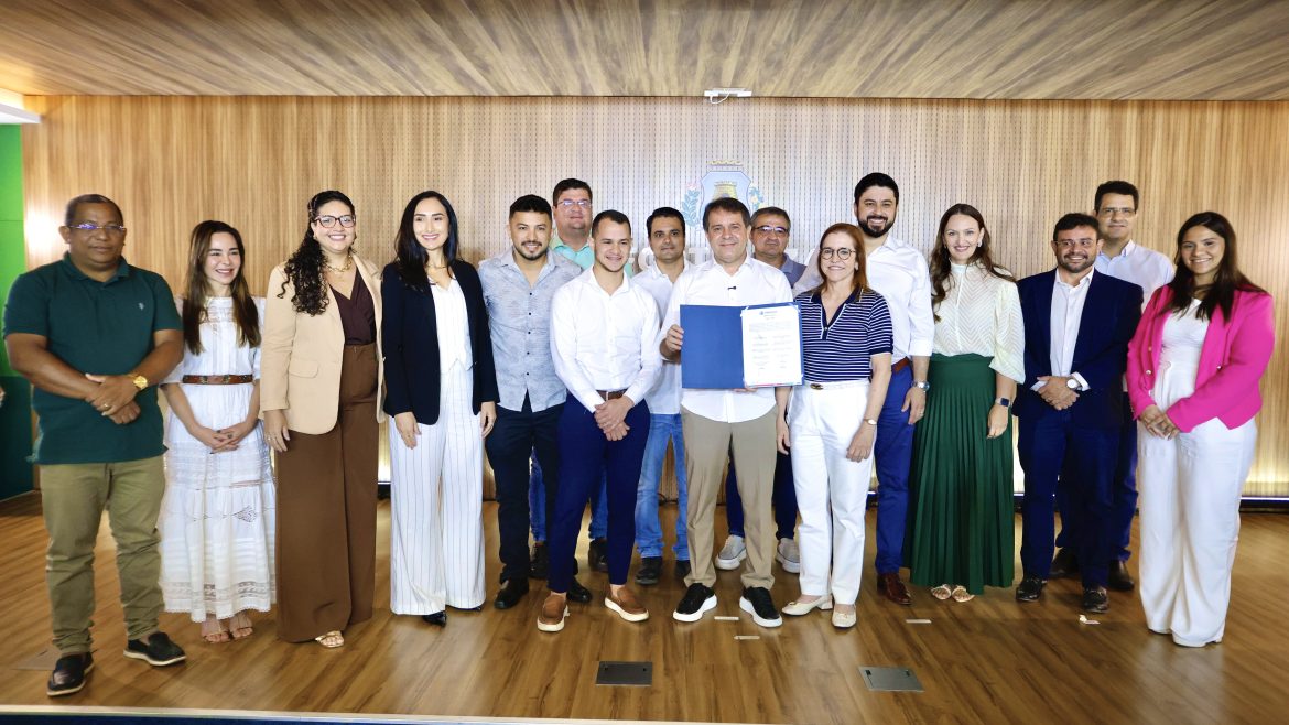 Empossados 76 novos servidores do IJF